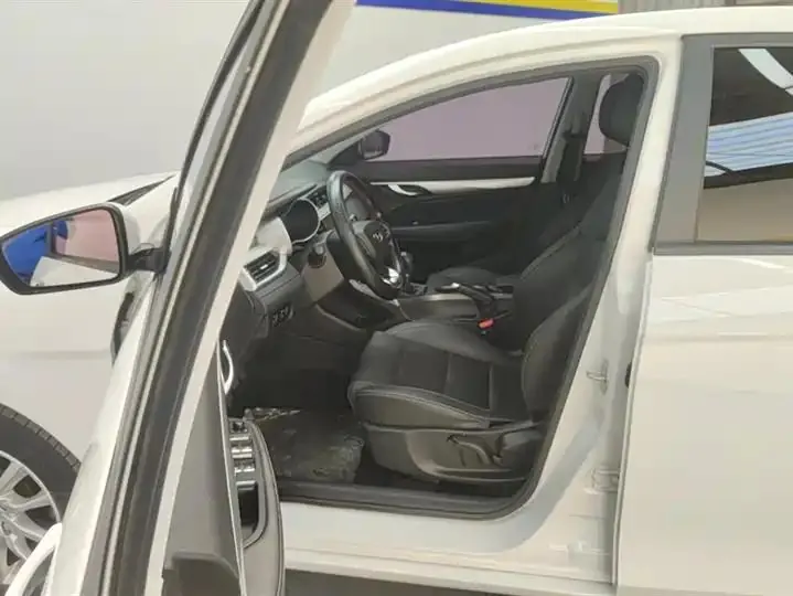 Emgrand 2020 1.5L Manual Luxury Model 9