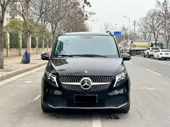 Mercedes Benz Class V 2022V 260 L Long Wheelbase Premium Edition - View 1