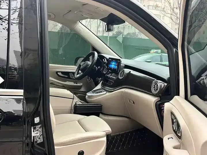 Mercedes Benz Class V 2022V 260 L Long Wheelbase Premium Edition 11