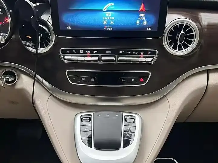 Mercedes Benz Class V 2022V 260 L Long Wheelbase Premium Edition 12