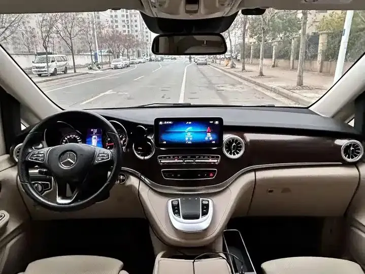 Mercedes Benz Class V 2022V 260 L Long Wheelbase Premium Edition 13