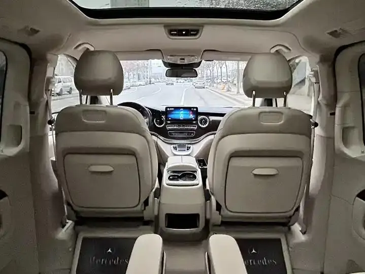 Mercedes Benz Class V 2022V 260 L Long Wheelbase Premium Edition 14