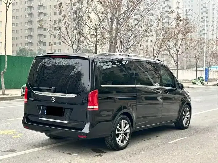 Mercedes Benz Class V 2022V 260 L Long Wheelbase Premium Edition 5