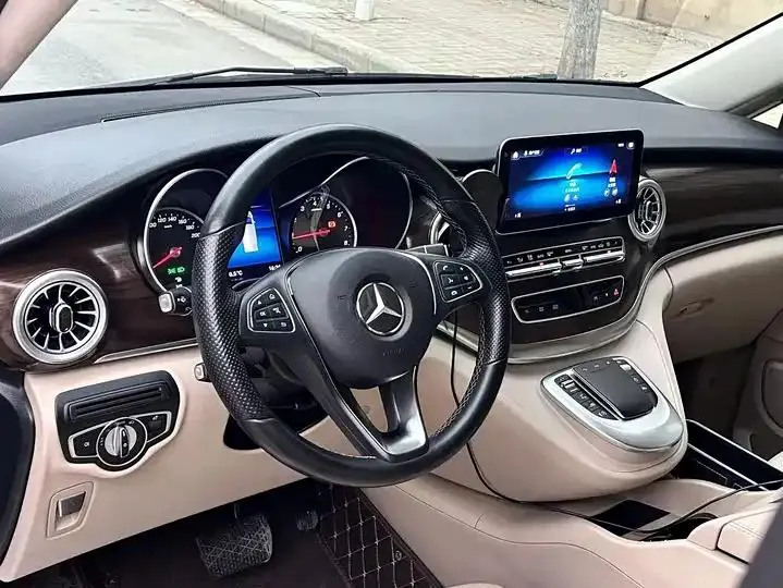 Mercedes Benz Class V 2022V 260 L Long Wheelbase Premium Edition 7