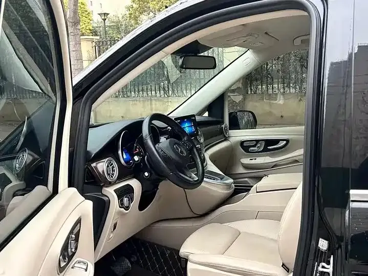 Mercedes Benz Class V 2022V 260 L Long Wheelbase Premium Edition 8