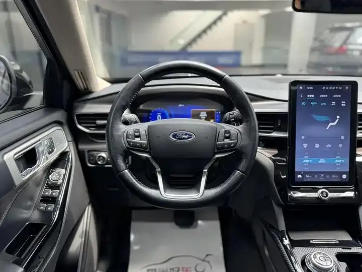 Explorer 2020 EcoBoost 285 Four-Wheel-Drive Titanium Edition, 7-Seater 10