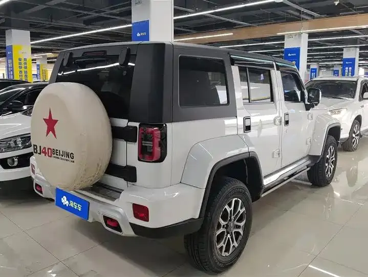 Beijing BJ40 2020 2.0T Automatic Four-wheel Drive City Hunter Edition Chivalrous Type 3