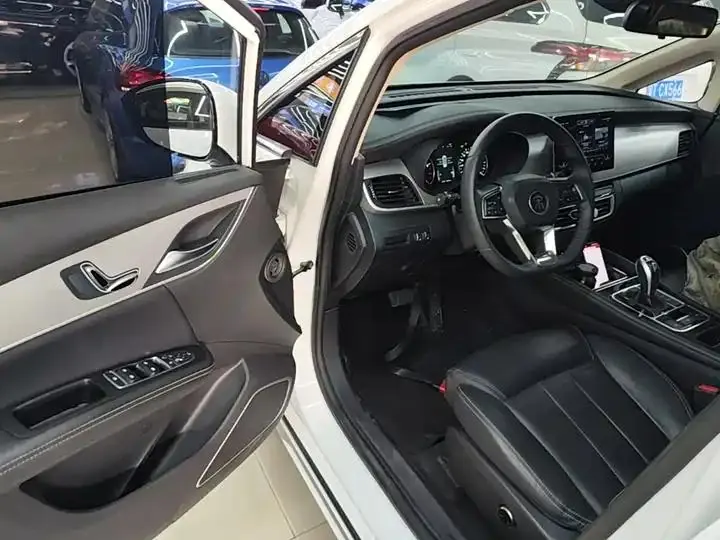 Song MAX 2021 upgraded version 1.5T automatic honor 7 seats 16