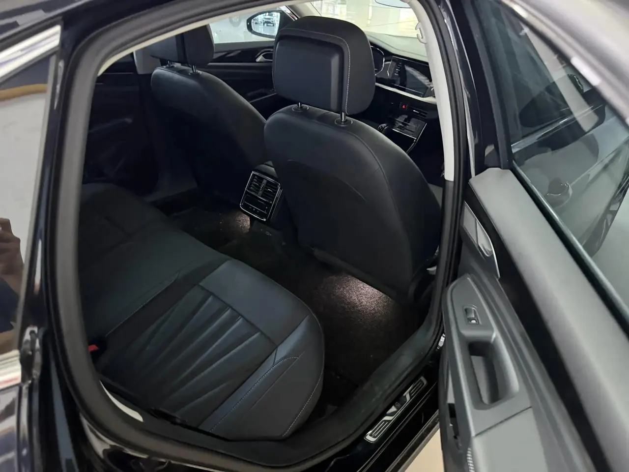Volkswagen 2025 Passat 2.0TSI 330TSI outstanding elite edition automatic gear 3
