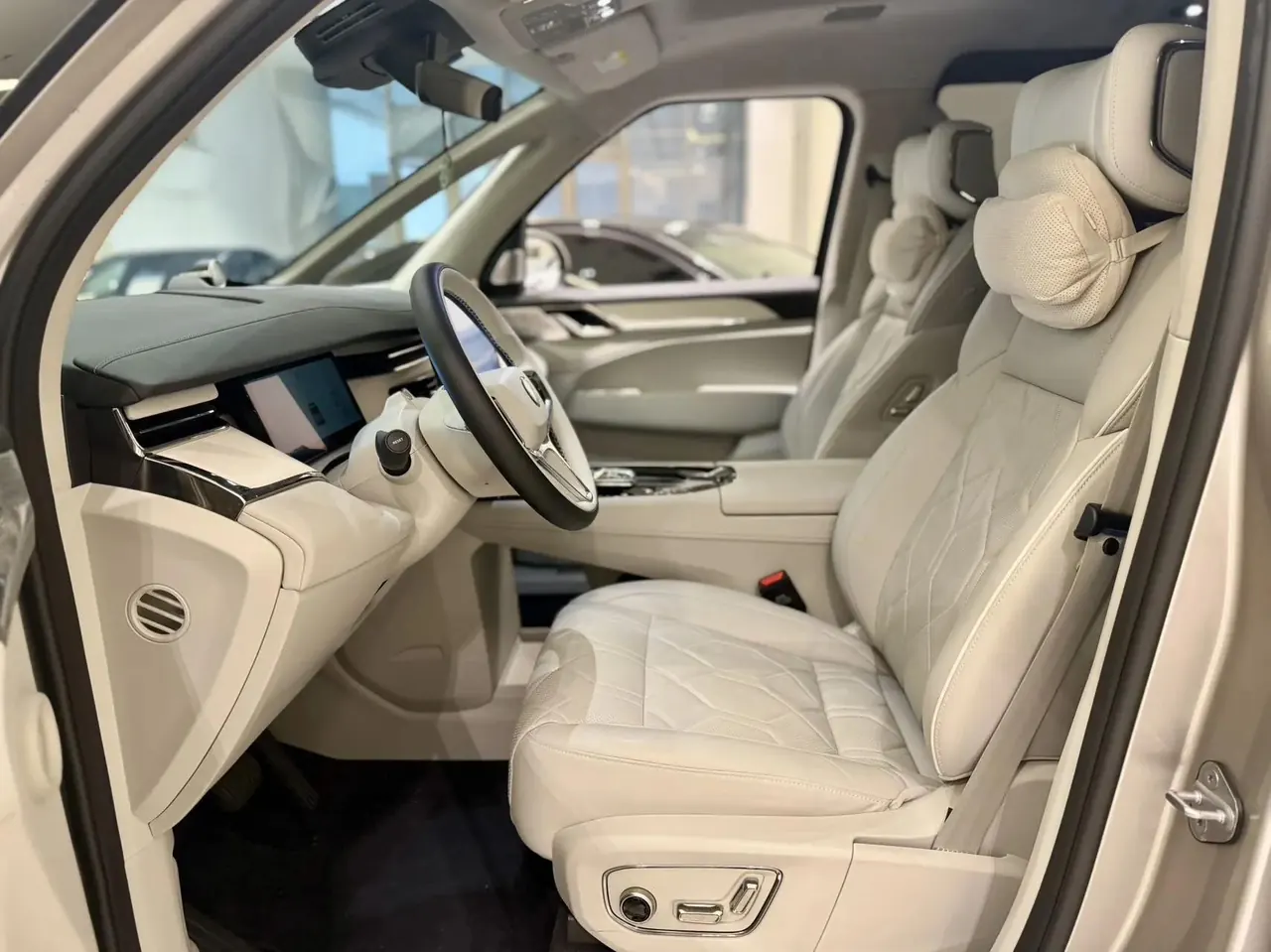 Volvo EM90 2025 Ultra Six 4