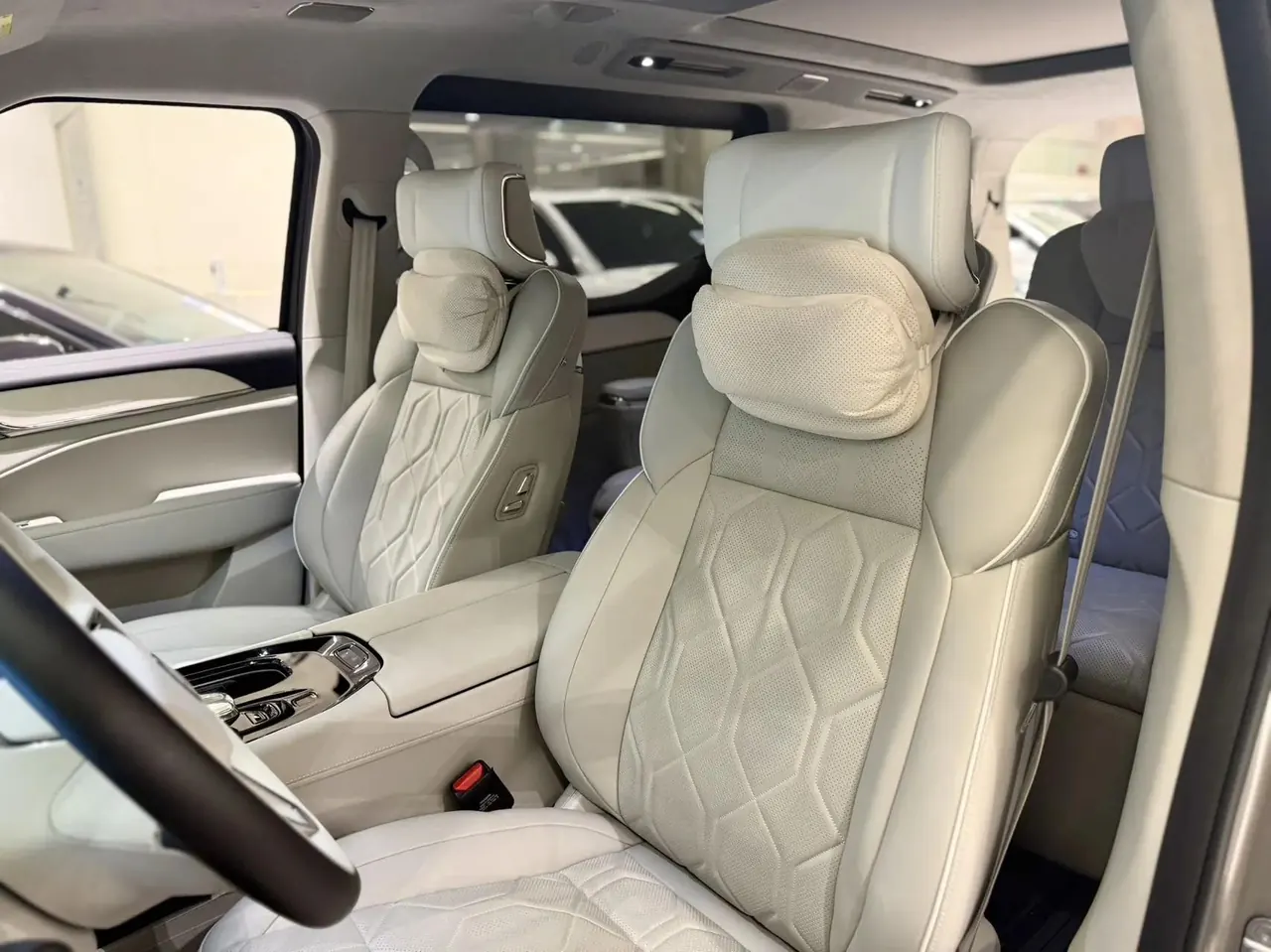Volvo EM90 2025 Ultra Six 5