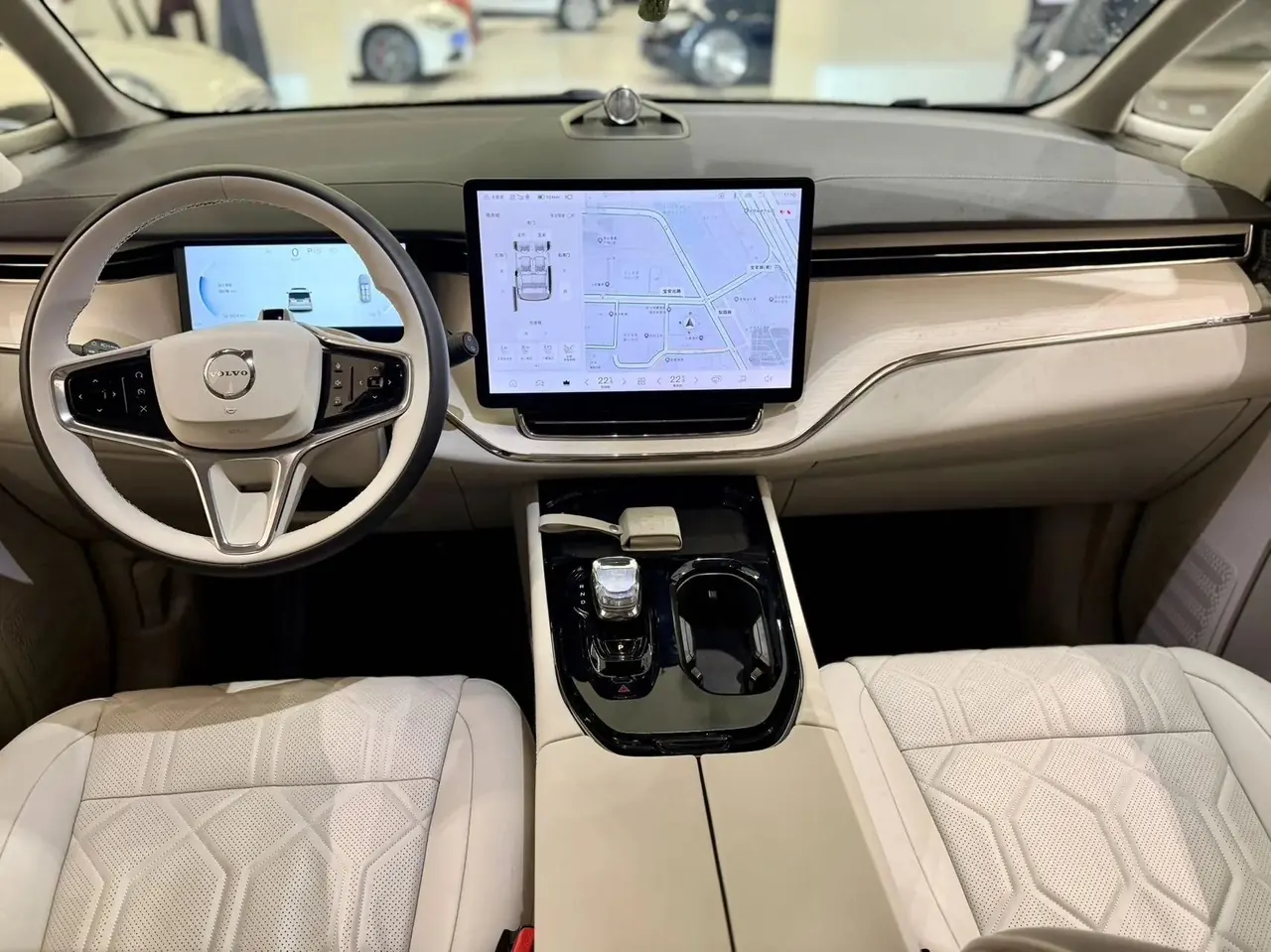Volvo EM90 2025 Ultra Six 6