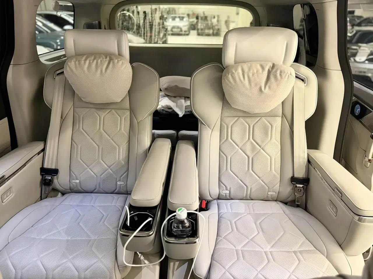 Volvo EM90 2025 Ultra Six 7