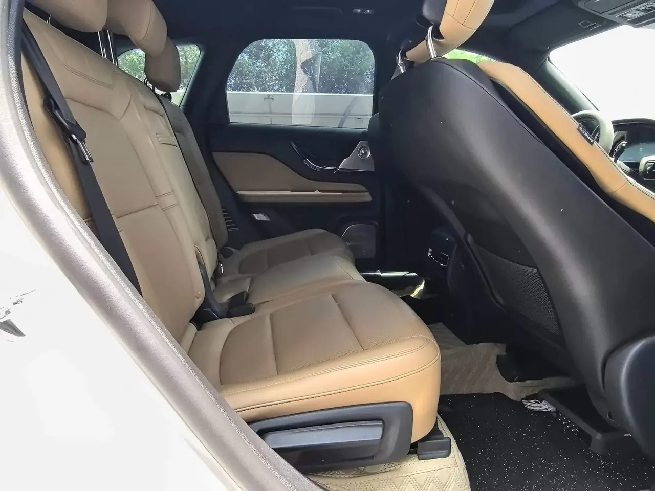 Adventurer 2022 model changed to 2.0T two-wheel drive elegant version 5
