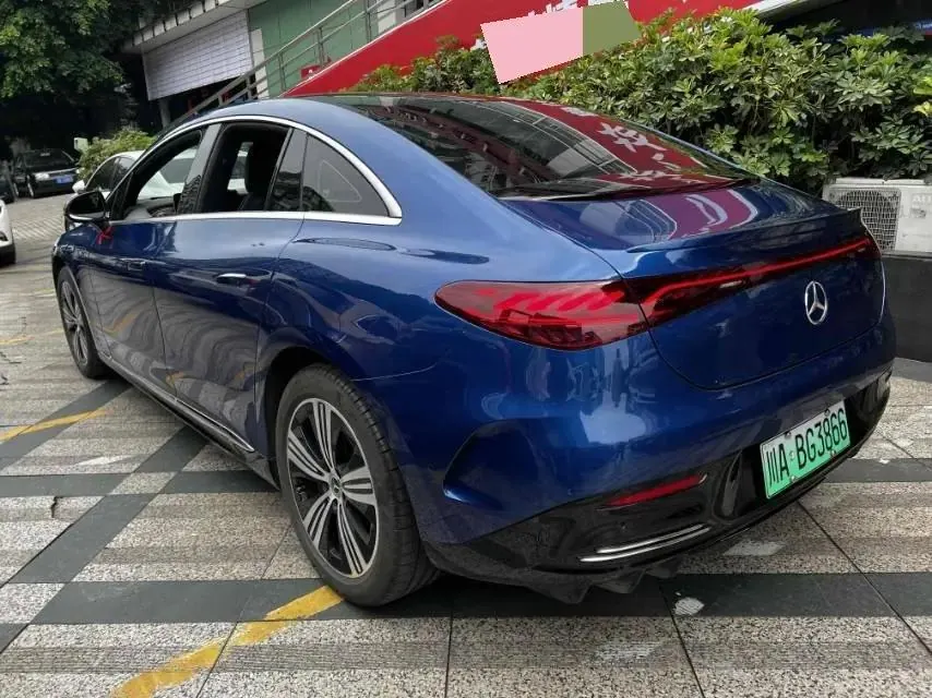Mercedes Benz EQE 2022 350 Deluxe Edition 3