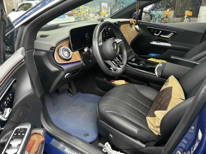 Mercedes Benz EQE 2022 350 Deluxe Edition 6