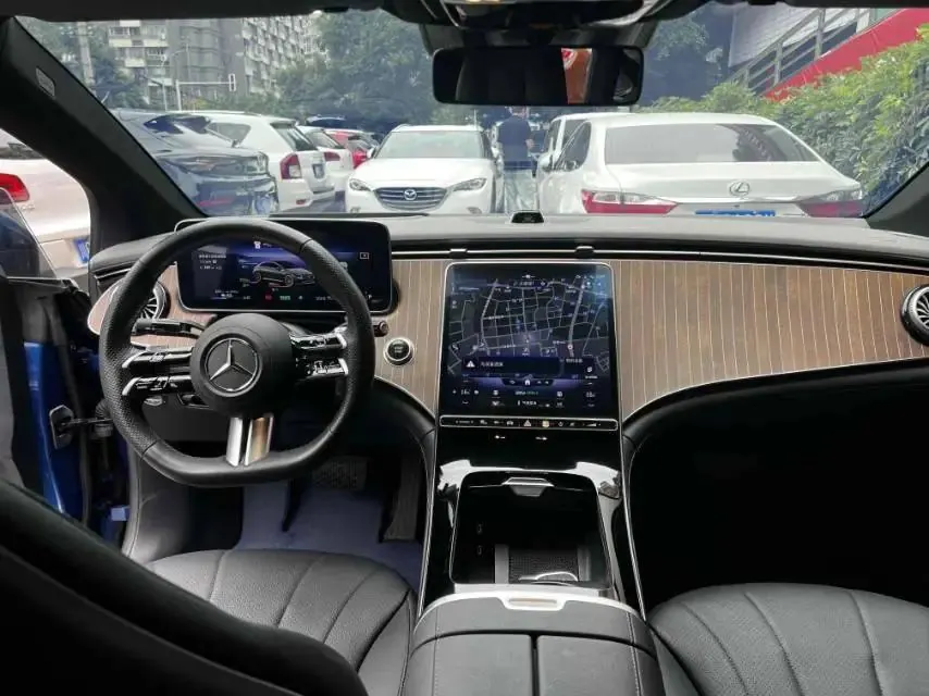 Mercedes Benz EQE 2022 350 Deluxe Edition 8
