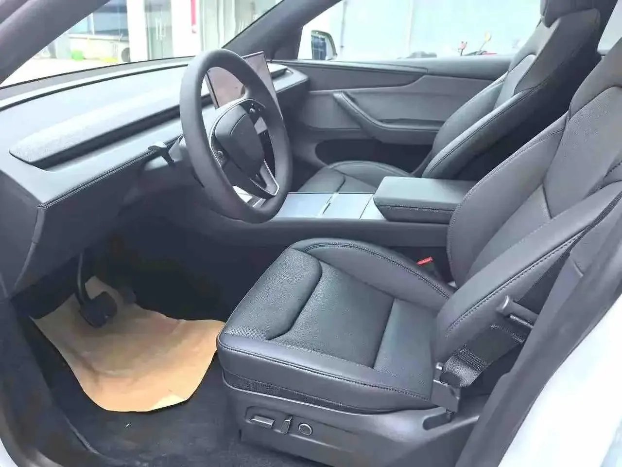 Tesla 2026 Model Y Rear-Wheel-Drive Automatic 3