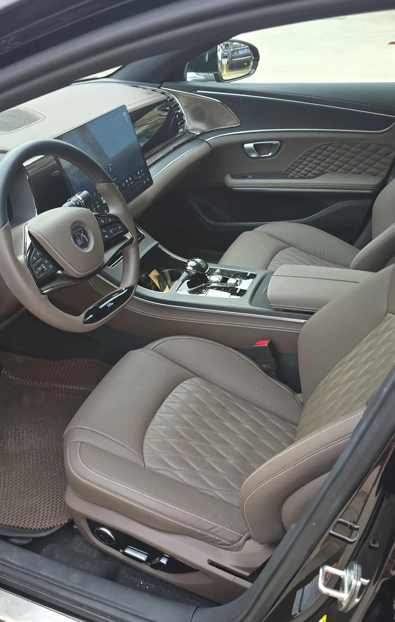 BYD 2024 Han DM-i 1.5T stepless glory version 121KM pilot automatic gear 2