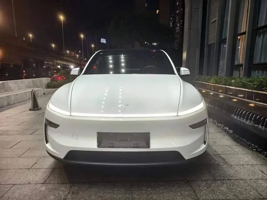 Tesla 2026 Model Y Rear-Wheel-Drive Automatic 2