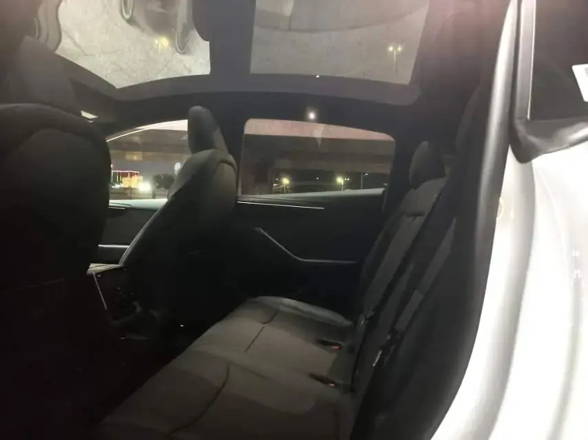 Tesla 2026 Model Y Rear-Wheel-Drive Automatic 4