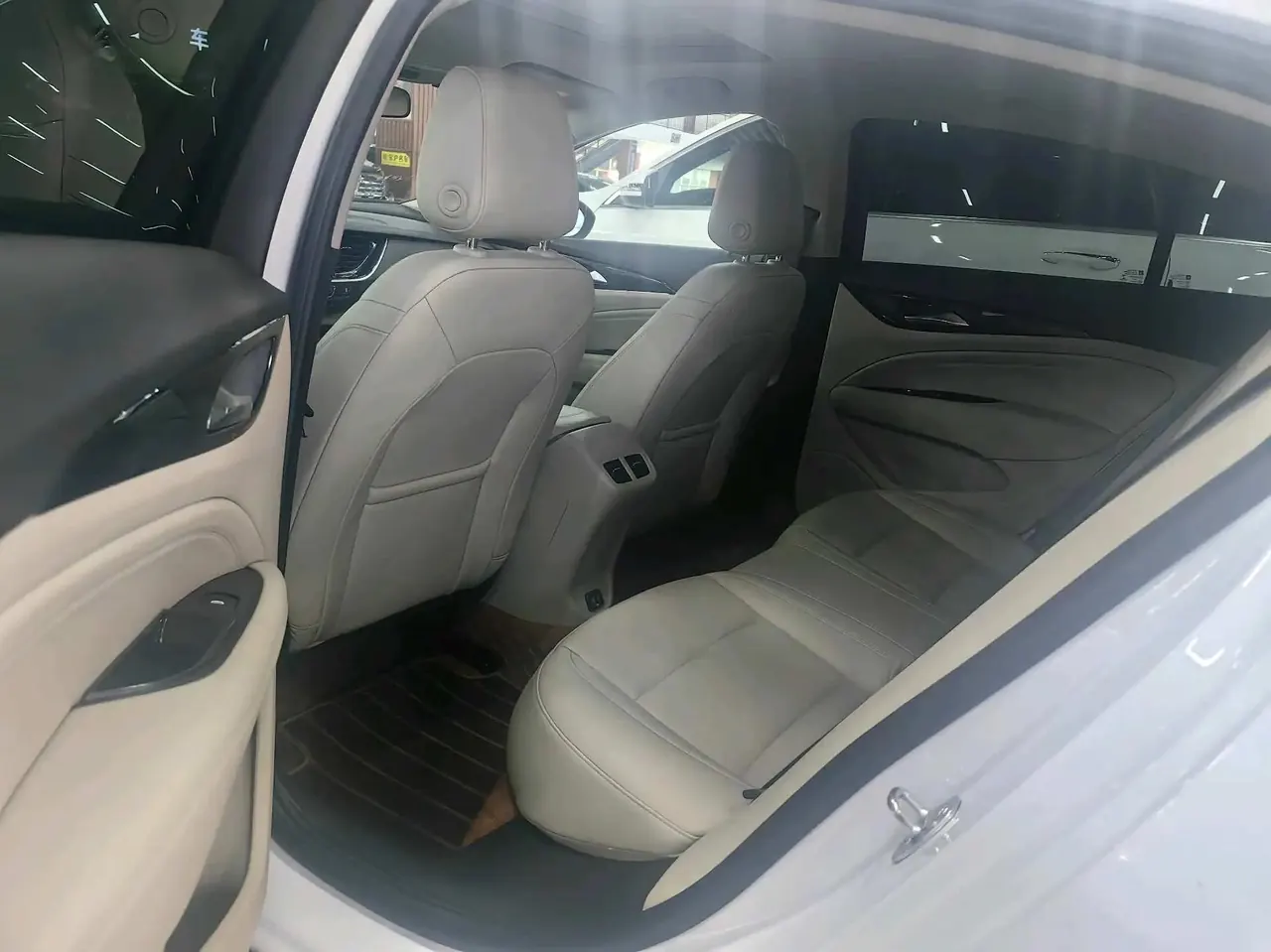 Regal 2020 552T Elite 5