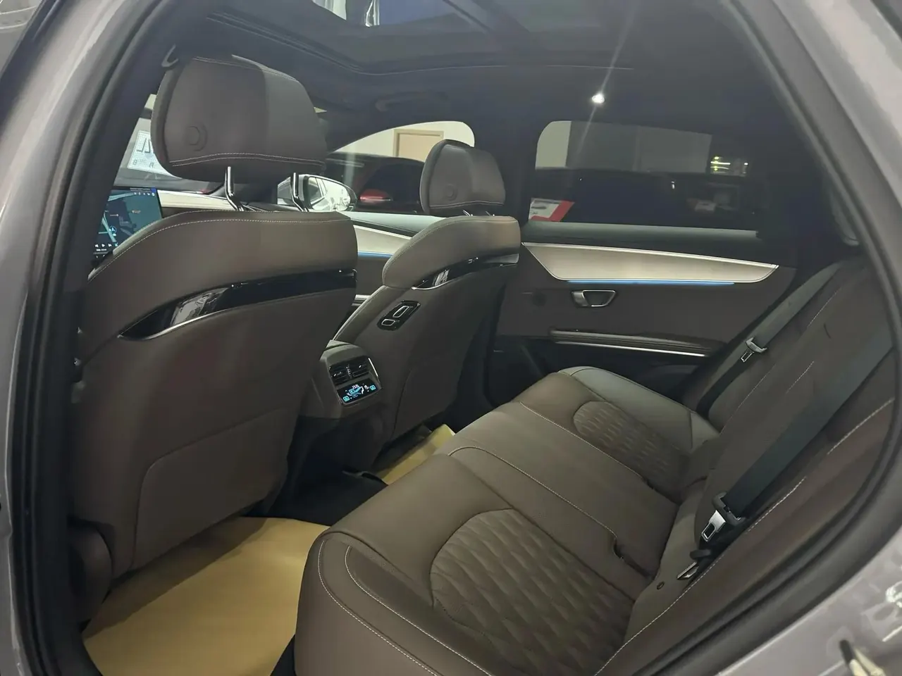 BYD 2025 Han DM-i 1.5T Stepless 125KM Honorable Automatic Gear 3