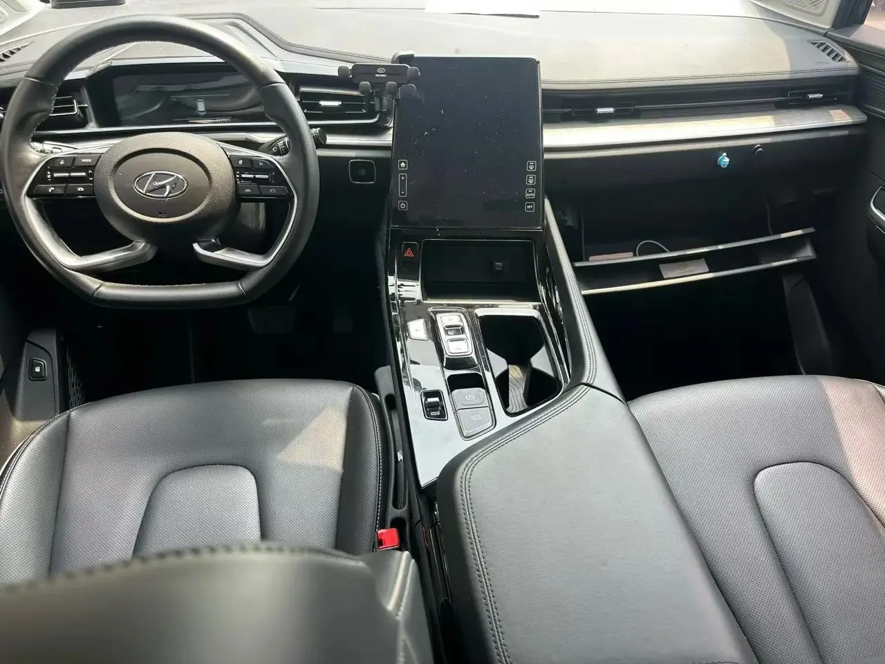 Custin 2021 270TGDi Prestige LUX 5