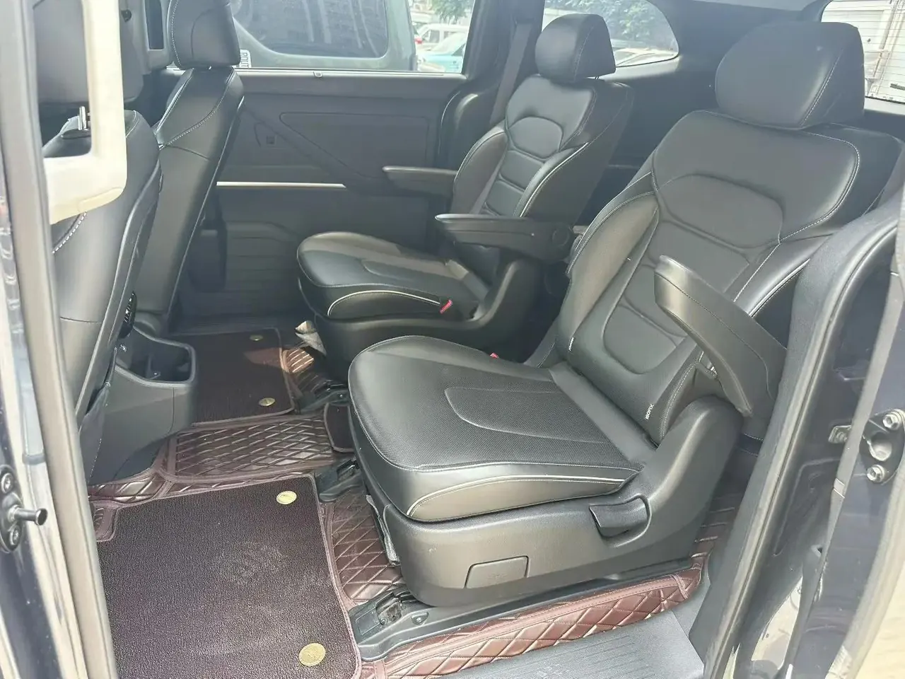 Custin 2021 270TGDi Prestige LUX 6