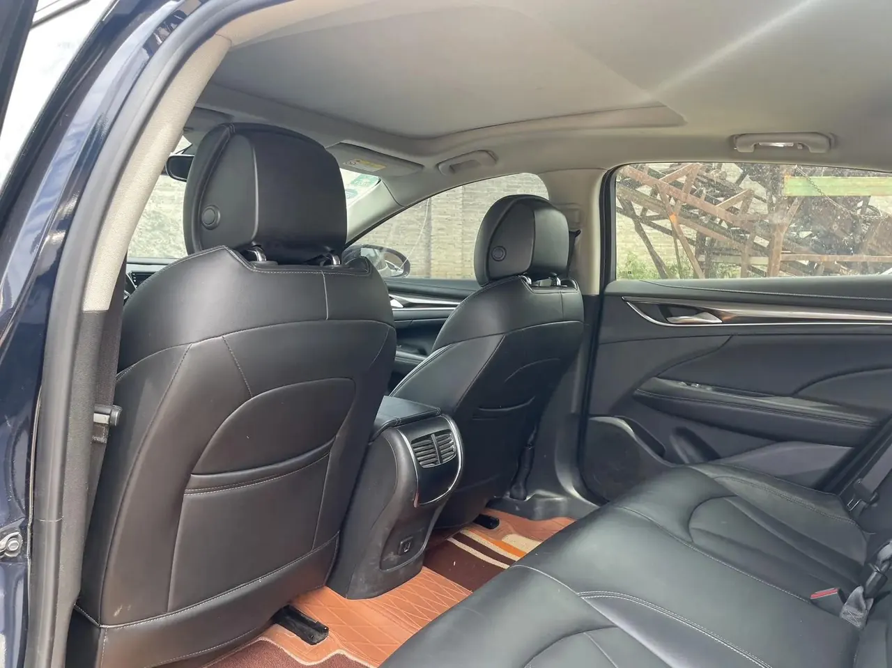 LaCrosse 2019 28T Luxury Model 6