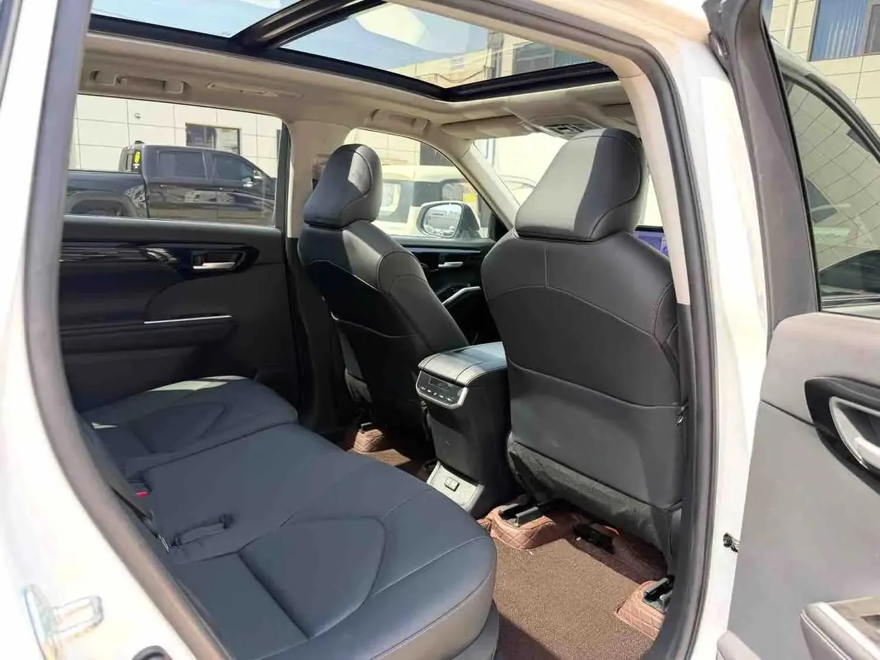 Highlander 2022 Dual Engine 2.5L 4-wheel Drive Premium Edition 7-seat 5
