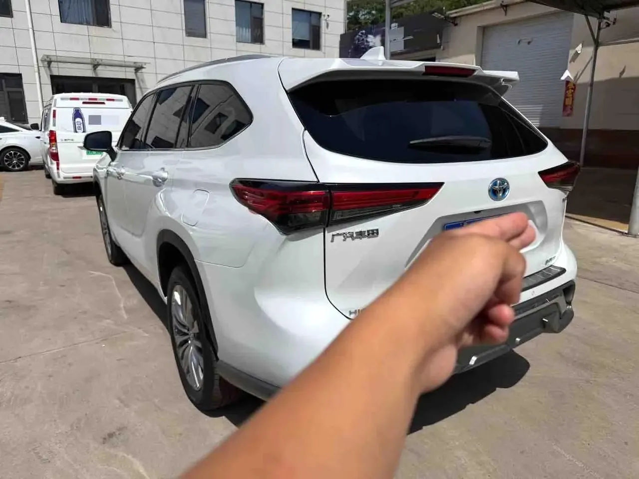 Highlander 2022 Dual Engine 2.5L 4-wheel Drive Premium Edition 7-seat 7