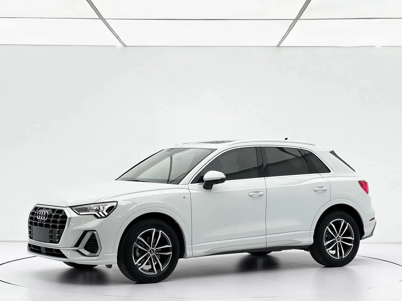 Audi Q3 2022 35 TFSI Enterprising Dynamic - View 1