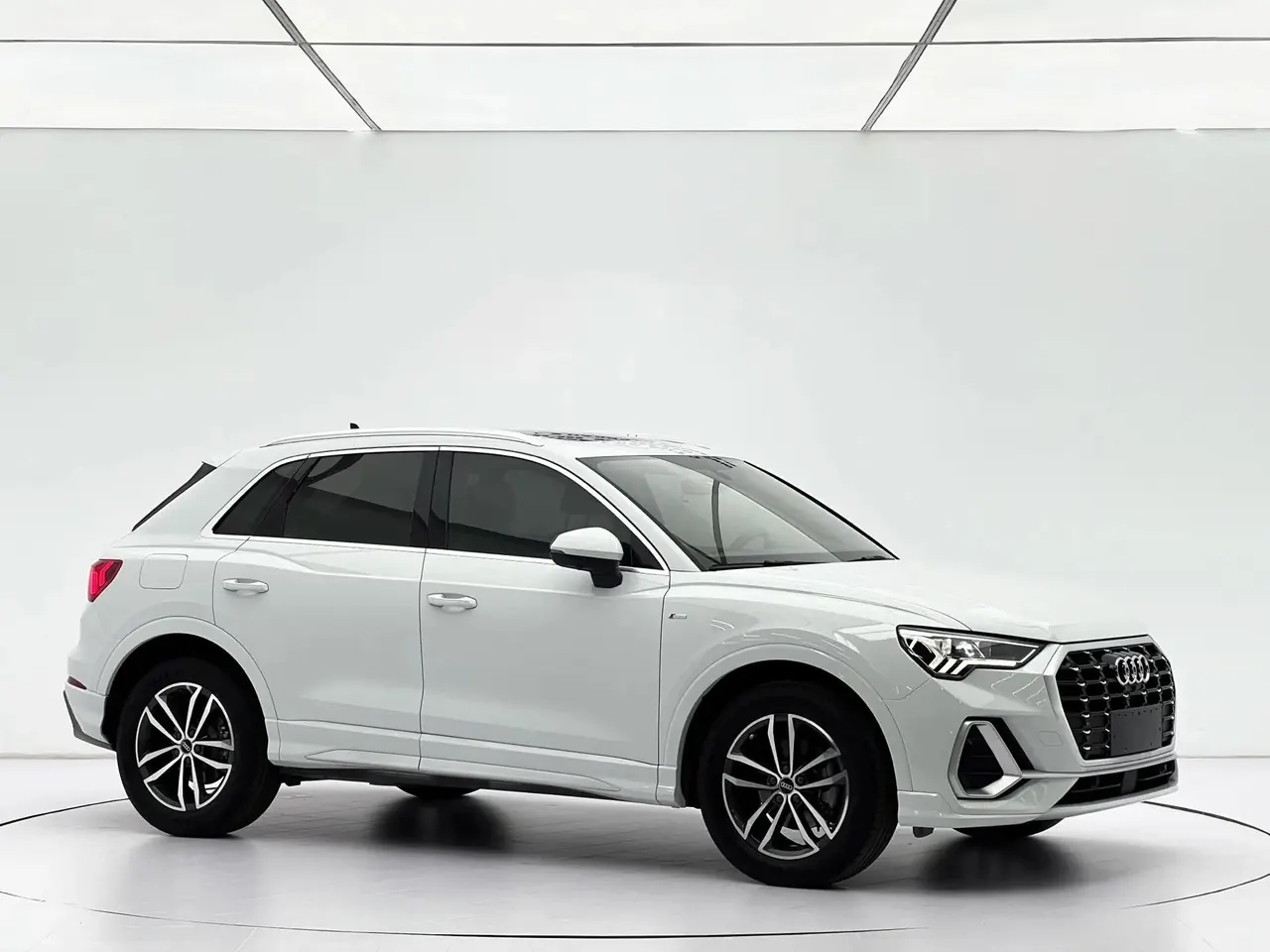 Audi Q3 2022 35 TFSI Enterprising Dynamic 3