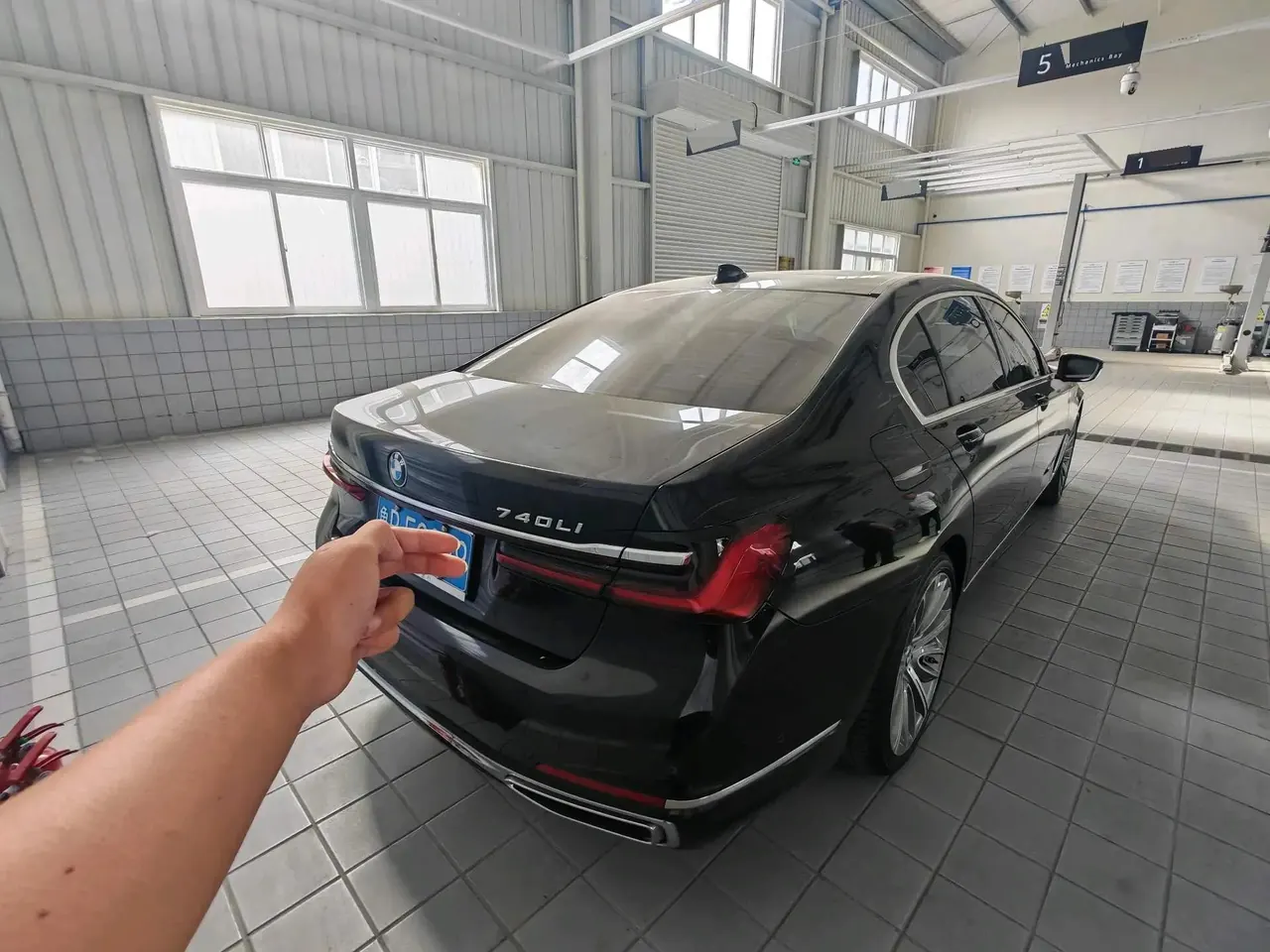 BMW 7 Series 2019 740Li Leading Luxury Suit 4