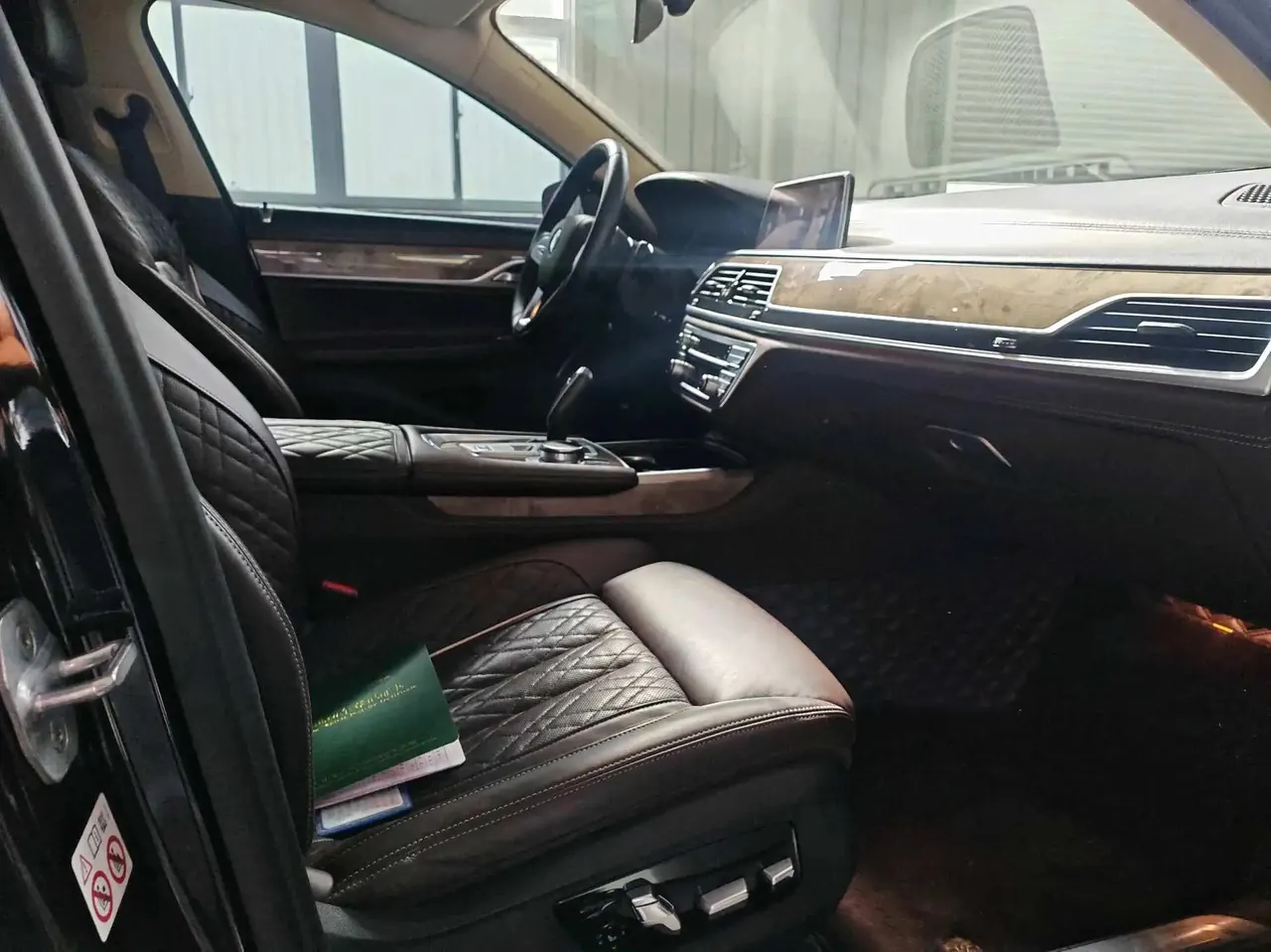 BMW 7 Series 2019 740Li Leading Luxury Suit 5