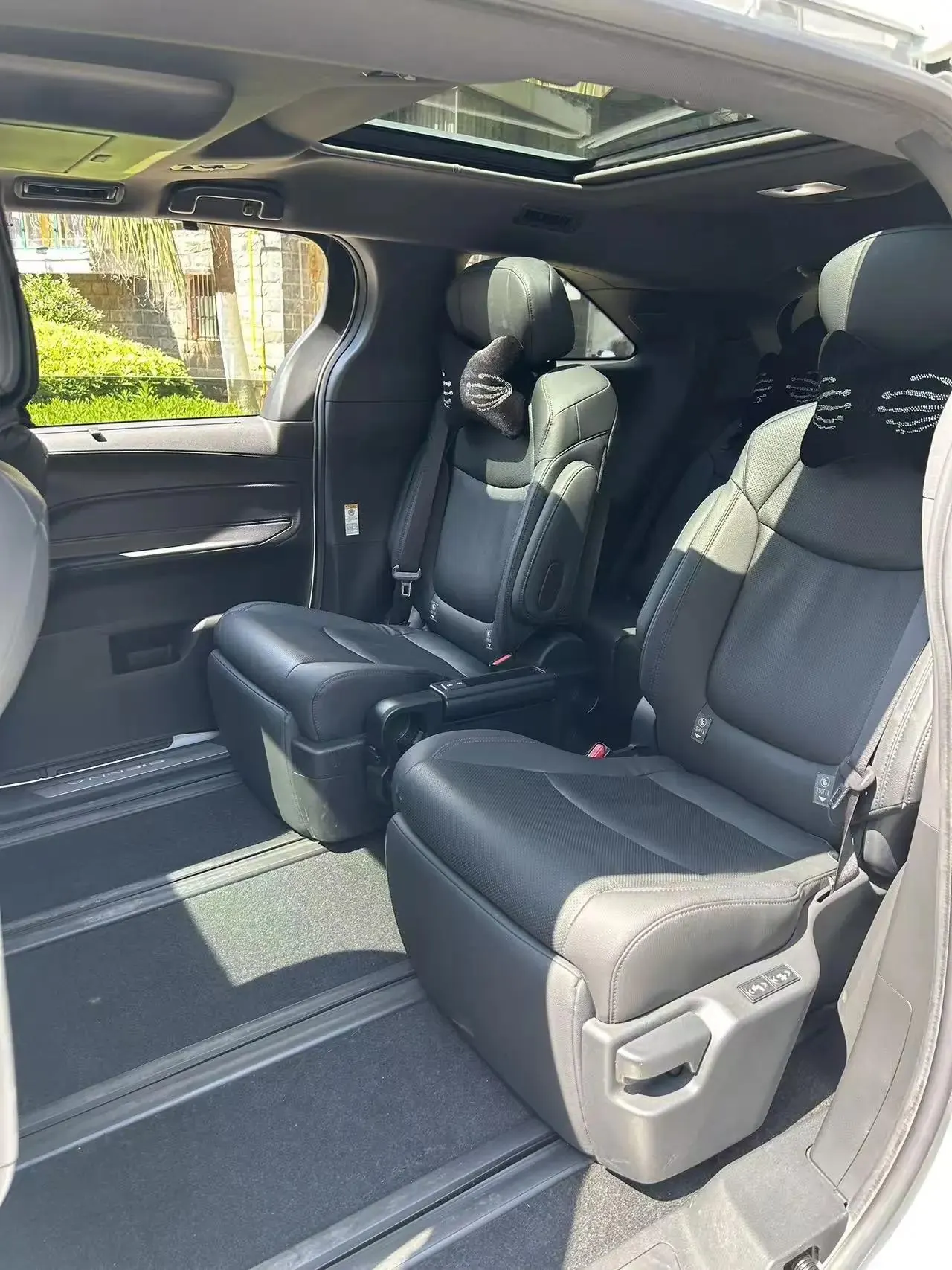 Sana SIENNA 2021 2.5L Hybrid Platinum Edition 3