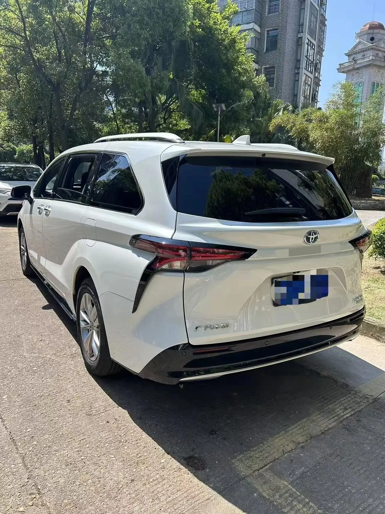 Sana SIENNA 2021 2.5L Hybrid Platinum Edition 4
