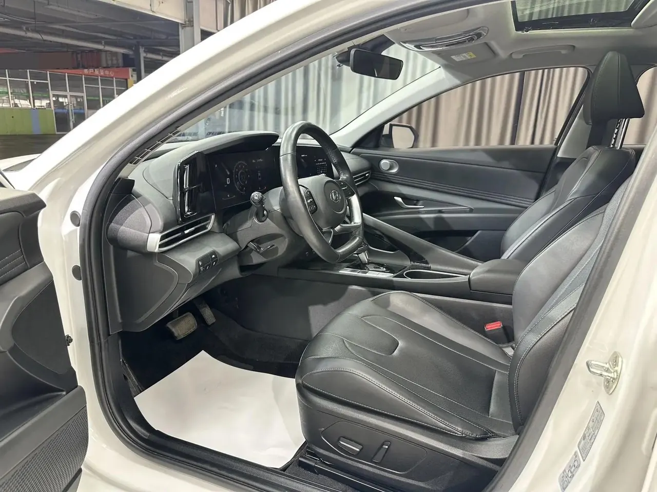 Elantra 2021 1.5L CVT Luxury Edition 5