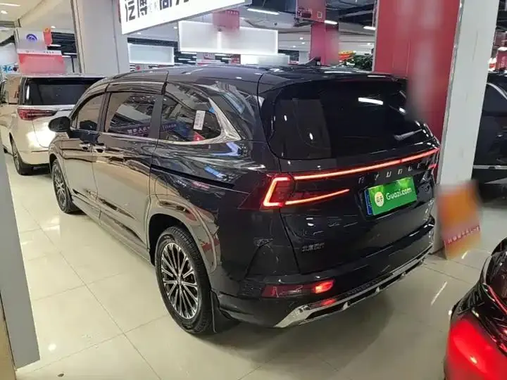 Kustas 2024 270TGDi LUX Premium Edition 5
