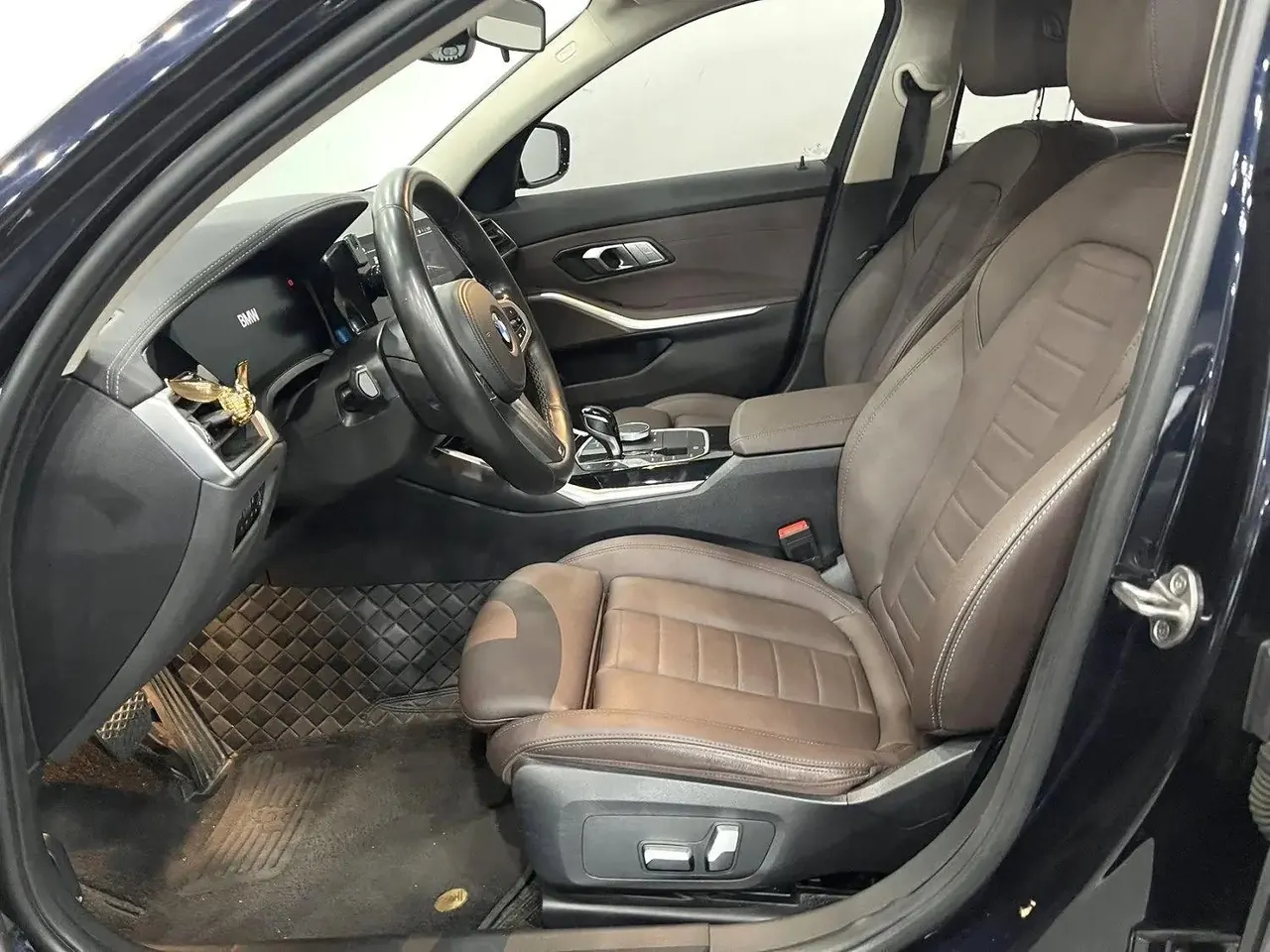 BMW 3 Series 2020 model 320Li M Sport Package 4