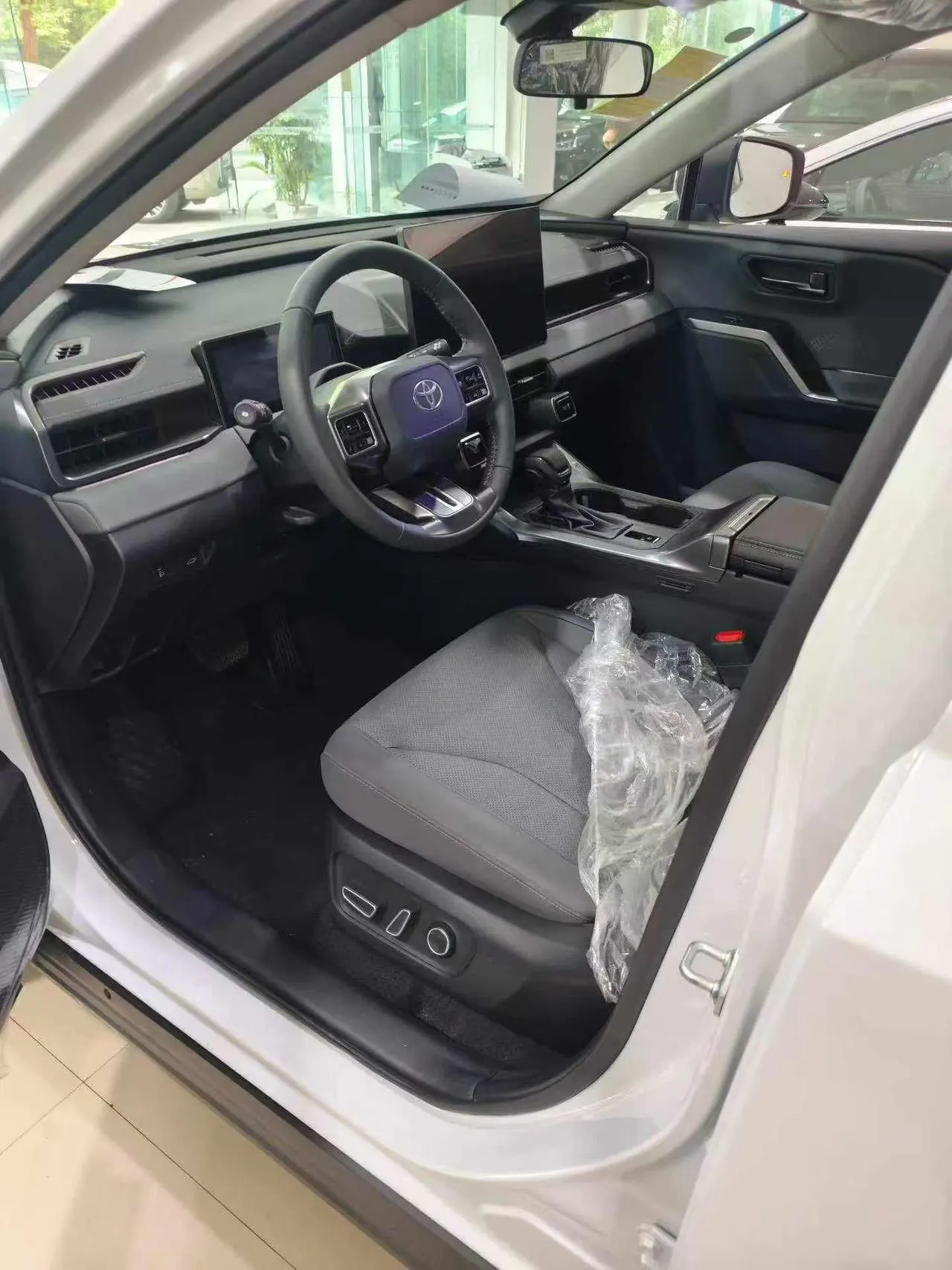 Toyota 2026 RAV4 Rongbo 2.0 Stepless Two-Drive Deluxe Automatic Gear 4