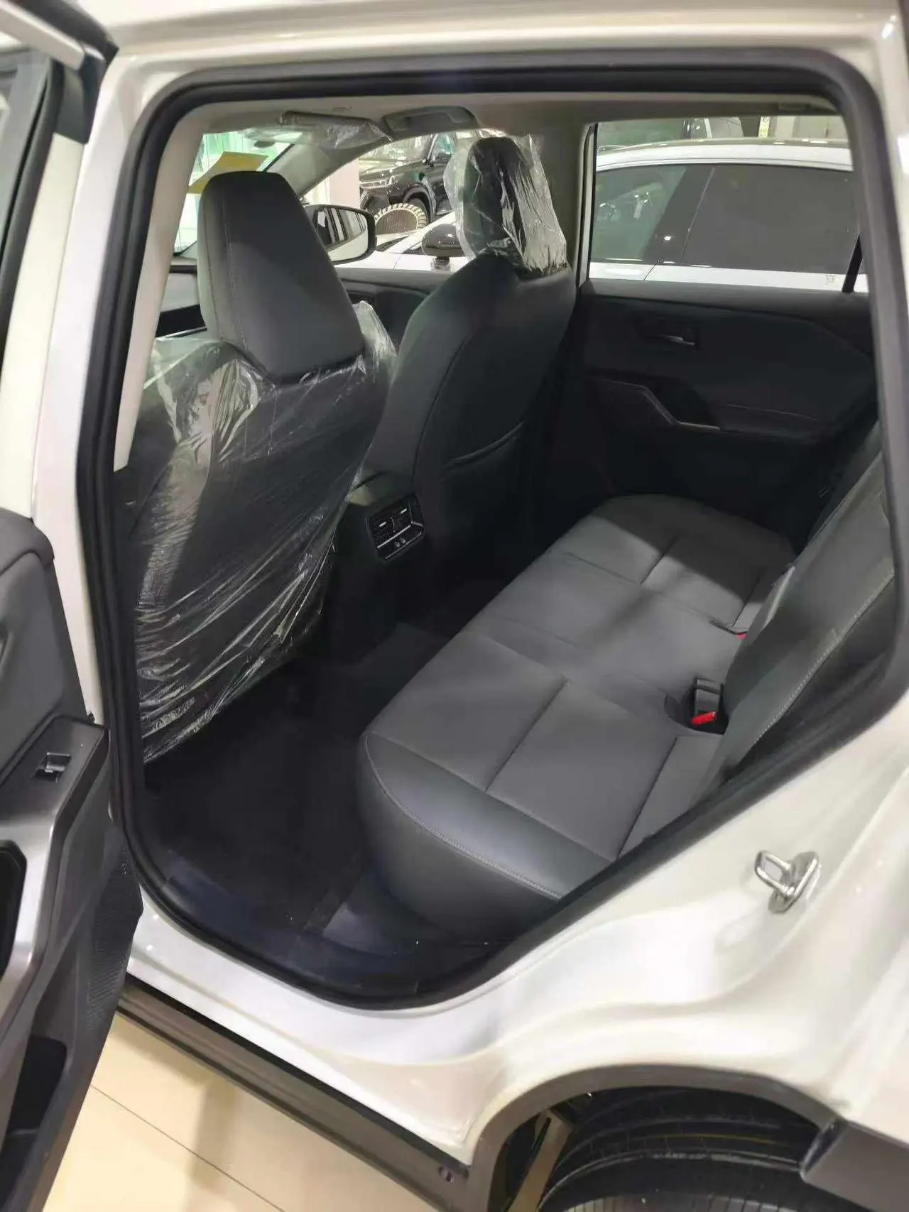Toyota 2026 RAV4 Rongbo 2.0 Stepless Two-Drive Deluxe Automatic Gear 5