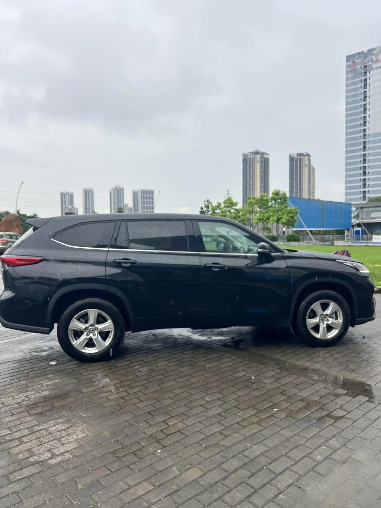 Toyota 2026 Highlander Dual Engine 2.5 Stepless Intelligent Electric Hybrid Two-Drive Elite Edition 5-seat Automatic Transmission 4