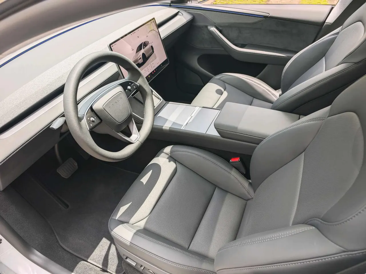 Tesla 2026 Model Y Long Range Rear-Wheel-Drive Automatic 11