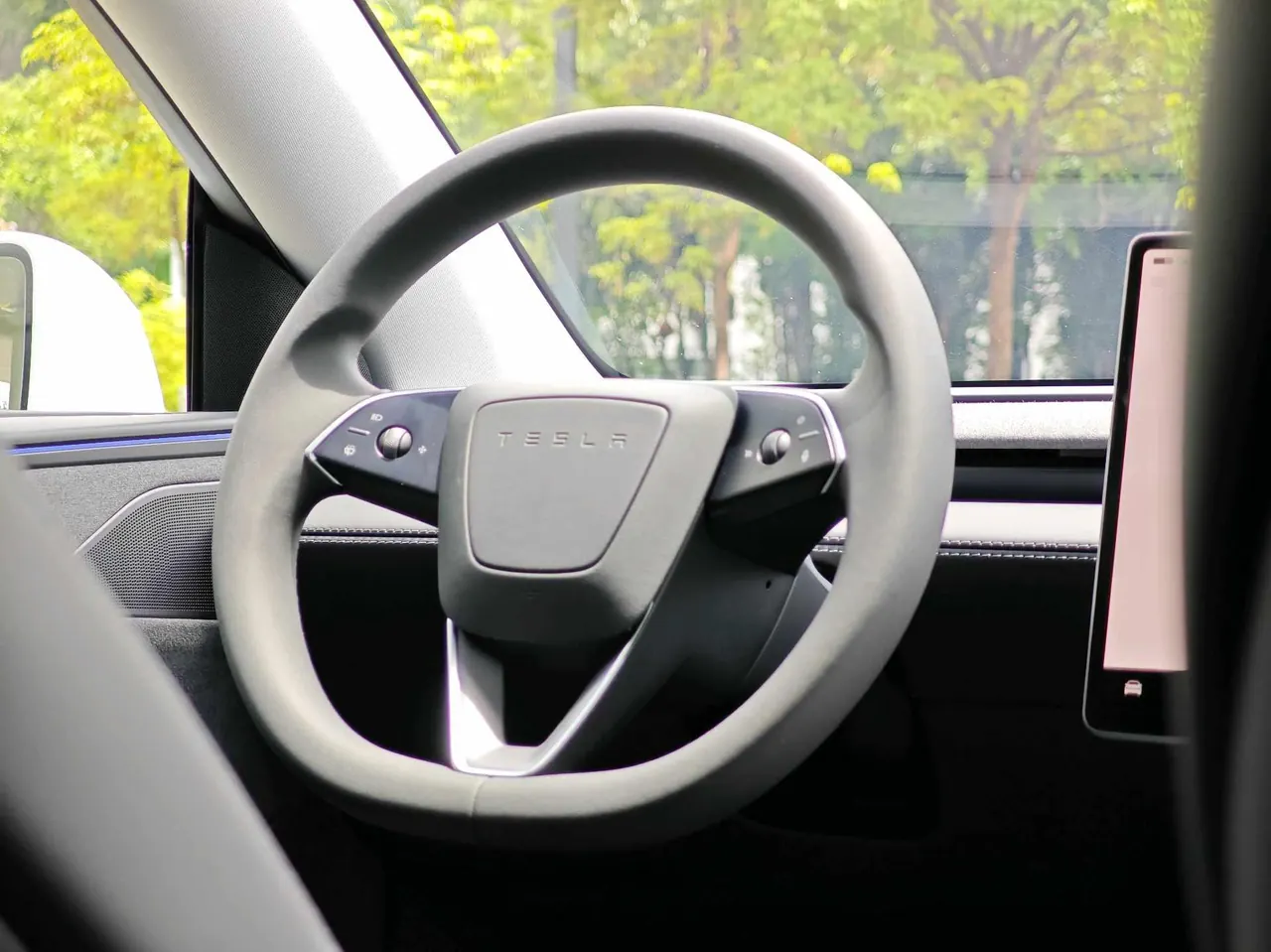 Tesla 2026 Model Y Long Range Rear-Wheel-Drive Automatic 13