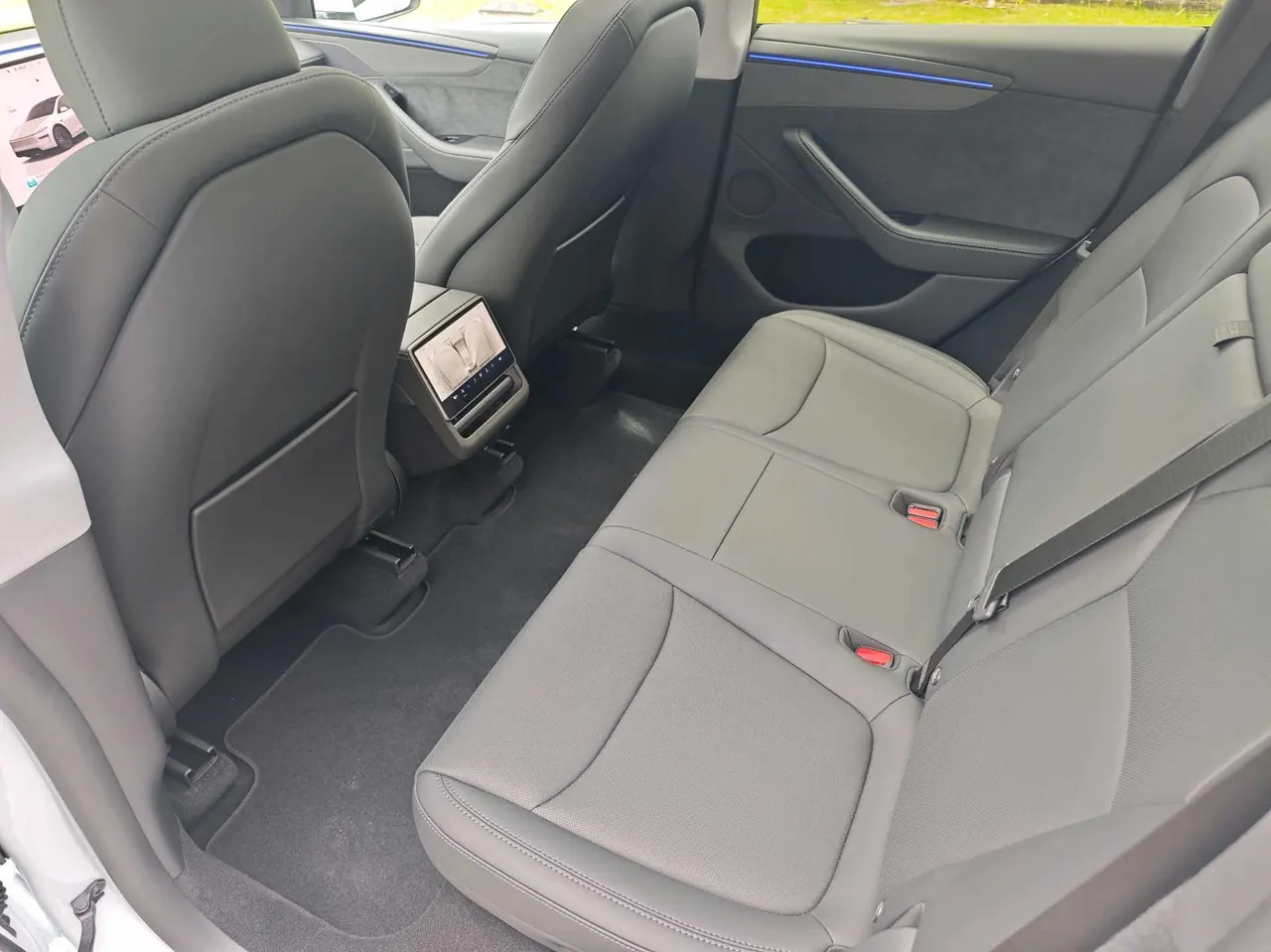 Tesla 2026 Model Y Long Range Rear-Wheel-Drive Automatic 17