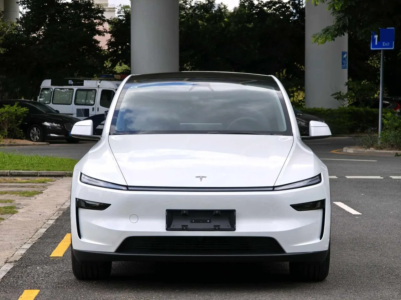 Tesla 2026 Model Y Long Range Rear-Wheel-Drive Automatic 2