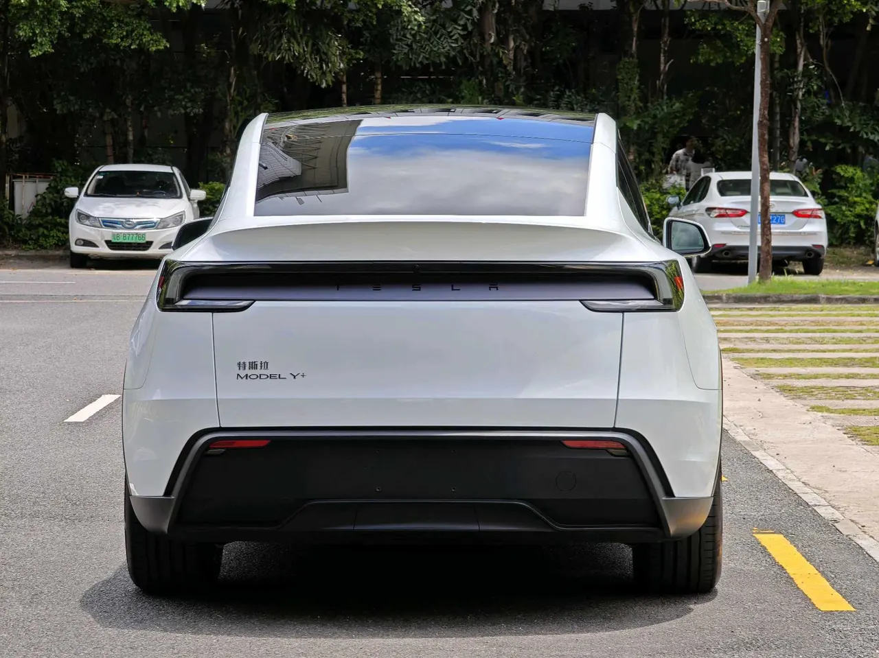 Tesla 2026 Model Y Long Range Rear-Wheel-Drive Automatic 6