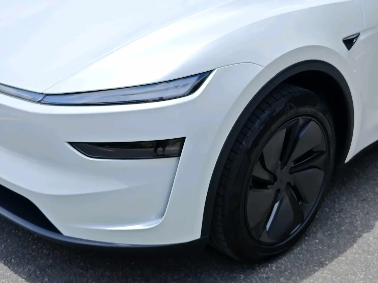 Tesla 2026 Model Y Long Range Rear-Wheel-Drive Automatic 9
